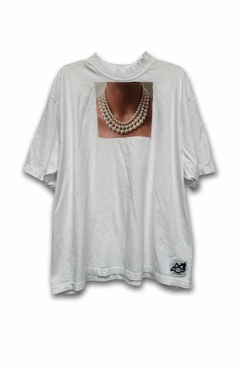 Pearl necklace oversized tee